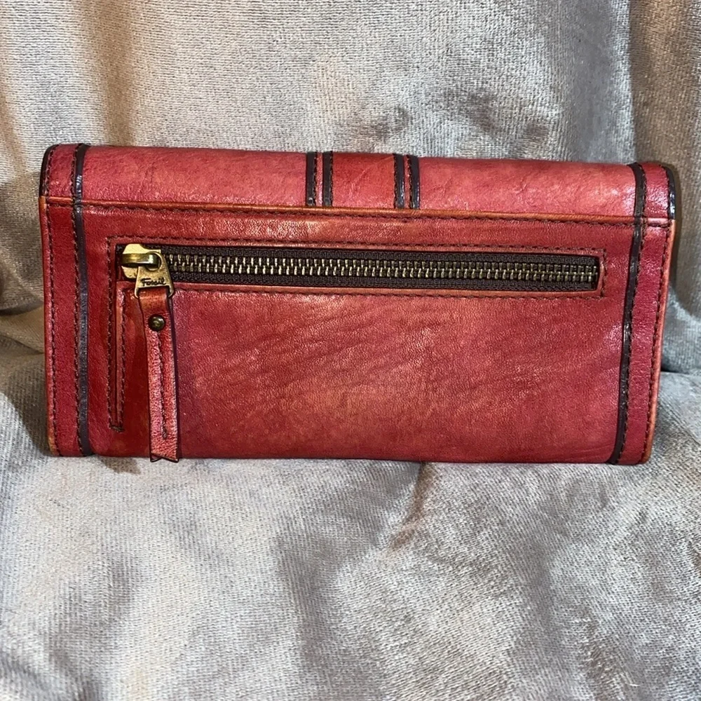 Fossil Red Leather trifold wallet with Vintage Charm